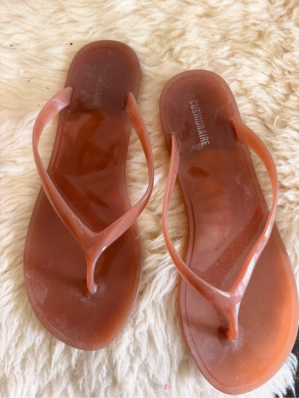 Cushionaire Women's Brown Jelly Thong Sandals